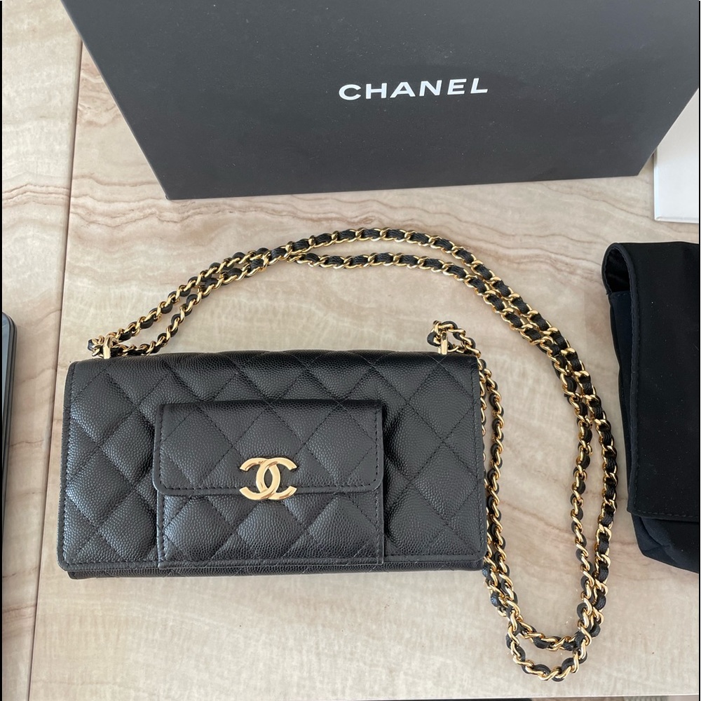 Auth crossbody or arm Chanel purse petite maroquinerie from Paris w/ gold chain